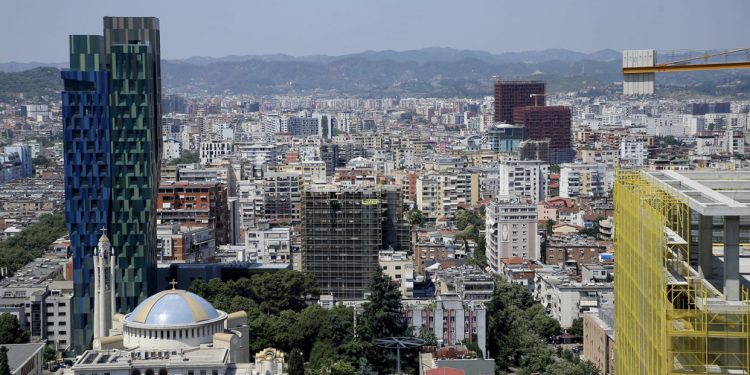 Rriten me 91% pagesat vjetore të taksës së ndërtesës për bizneset në Tiranë, shtohen detyrimet edhe për pronarët e garazheve dhe bodrumeve