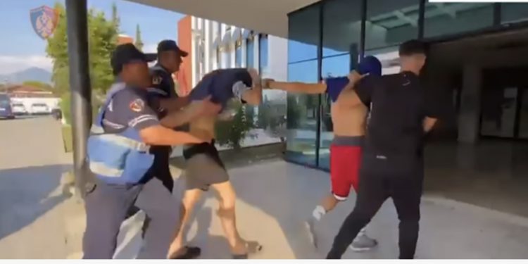 EMRAT/ Plagosi dy vëllezërit në Tiranë, policia arreston 35 vjeçarin nga Lushnja