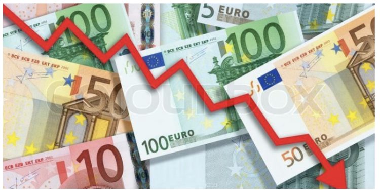 Euro i rikthehet rënies, zbret pranë kufirit të 103 lekëve