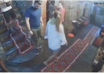 VIDEO/ Turistët italianë hanë e pinë dhe ia mbathin pa paguar nga restoranti në Berat