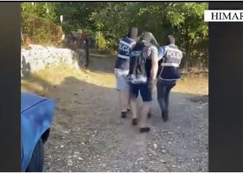 VIDEO/ Ishte brenda repartit! Momenti kur FNSH kap autorin që qëlloi policin