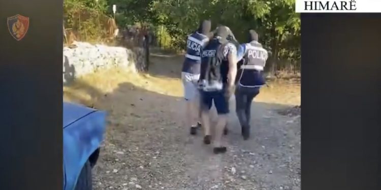 VIDEO/ Ishte brenda repartit! Momenti kur FNSH kap autorin që qëlloi policin