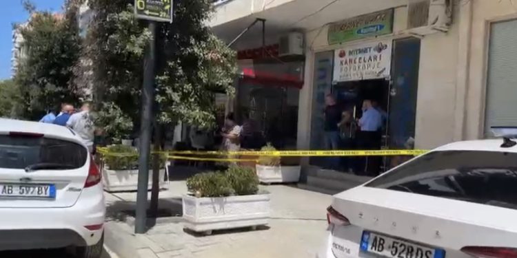 Po printonte disa gjëra në kancelari, si nisi sherri tragjik për një apartament