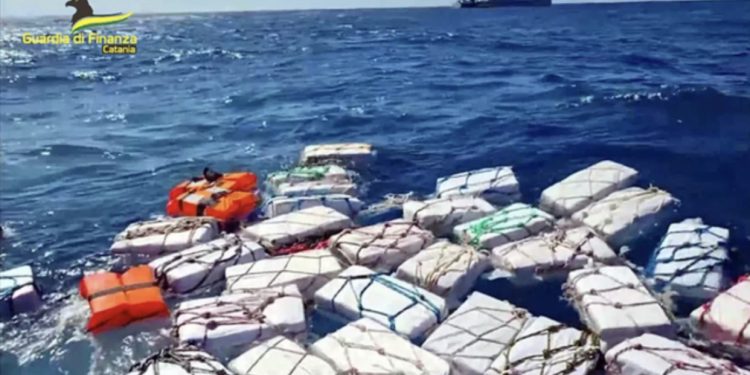 Raporti i antidrogës italiane: Rrjetet shqiptare të drogës në Itali ‘braktisin’ marijuanën për kokainën