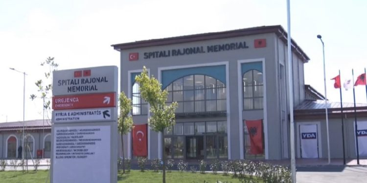 Tenderi i luksit! Banket, shah, vaskë dhe dyshek me teknologji për mjekët turq