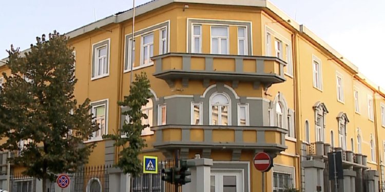 Regjistrimet në shkollë për klasën e parë dhe të dhjetë, nis faza e dytë nga data 21 gusht deri më 1 shtator