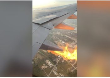 VIDEO/ Tmerr tek pasagjerët, motori i avionit merr flakë në ajër