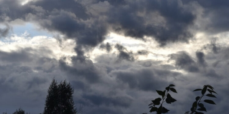 Mot i paqëndrueshëm me vranësira dhe reshje shiu, si pritet të jenë temperaturat