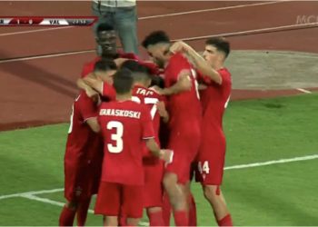 LIVE/ Një penallti e “dyshimtë”, shënohet goli i parë i sfidës