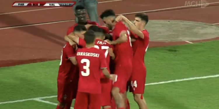 LIVE/ Një penallti e “dyshimtë”, shënohet goli i parë i sfidës