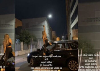 VIDEO/ Ndodh në Tiranë! I dashuri brenda në qeli, vajza e re hipën mbi makinë për ti bërë surprizë