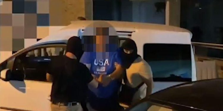 Sarandë/ Shfrytëzonin “Beach Barin” për të shpërndarë kanabis, arrestohet punonjësi i policisë dhe bashkëpunëtori i tij