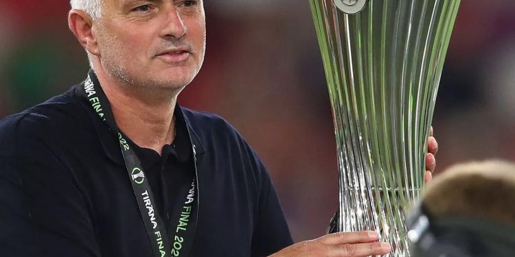 Mourinho, “Special” dhe zotëri i vërtetë. Gjesti i tij në Tiranë që nuk është parë kurrë në futboll