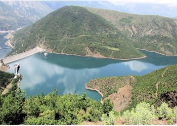 Kundër ndërtimin e fabrikës së bitumit, banorët në Fierzë: Dëmton natyrën dhe turizmin