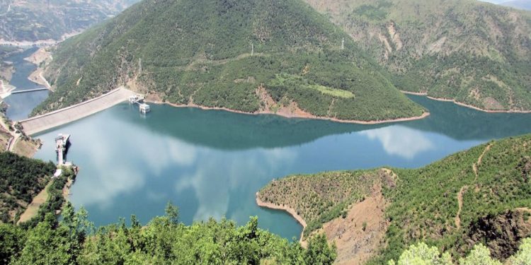 Kundër ndërtimin e fabrikës së bitumit, banorët në Fierzë: Dëmton natyrën dhe turizmin