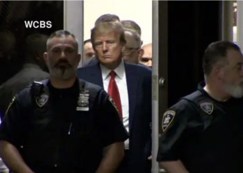 A duhet të transmetohen në televizion gjyqet e Trump?