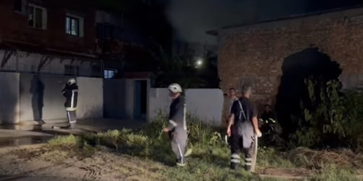 FOTO/ Digjet magazina në Shkodër, dyshime për zjarrvënie të qëllimshme