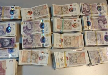 Bllokohen mijëra euro dhe paund në Durrës dhe Rinas