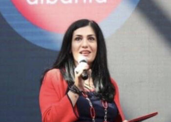 Një tjetër tender me vjedhje nga Mirlinda Karçanaj. Shteti paguan 3 mijë euro në ditë, bie serveri i QKB