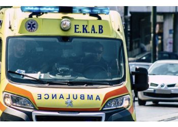 Me shpejtësi “rrufe”! Makina përplas për vdekje burrë e grua në rrugë