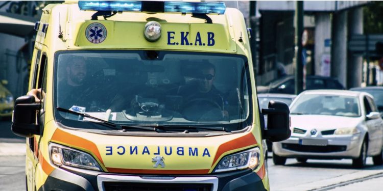 Me shpejtësi “rrufe”! Makina përplas për vdekje burrë e grua në rrugë