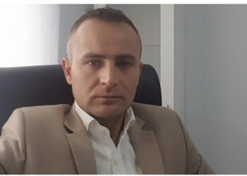 Zbulohet identiteti, ja kush është drejtori që përfundoi në pranga