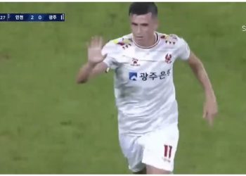 VIDEO/ Tjetër perlë nga Jasir Asani, sulmuesi i Kombëtares kuqezi shënon gol nga rreth 30 metra