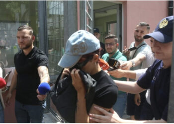 DEL VIDEO-Alma e Safetit nxehet keq me gazetarët: Çfarë lypa unë në zyrën e Gjicit?