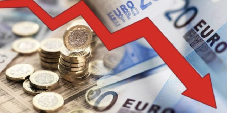 Euro dhe dollari nuk njohin ngritje /Këmbimi valutor