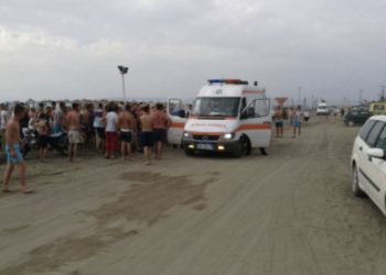 Po mbyteshin në plazhin e Golemit, nxirren në gjendje të rëndë 3 turistët