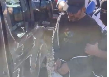 EMRAT/ Plagosi me thikë policin në Himarë, arrestohet pas disa orësh kërkime autori