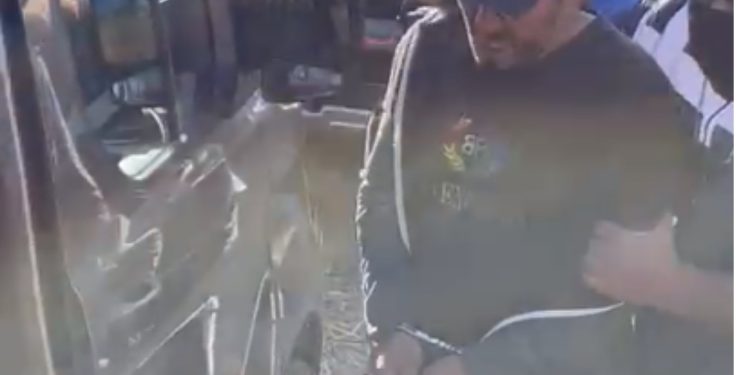 EMRAT/ Plagosi me thikë policin në Himarë, arrestohet pas disa orësh kërkime autori