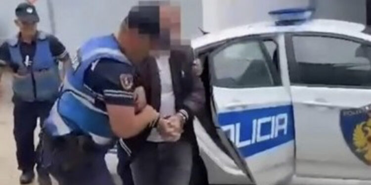 EMRAT/ Shpërndanin kokainë dhe lëviznin pa patentë, arrestohen në flagrancë dy të rinj