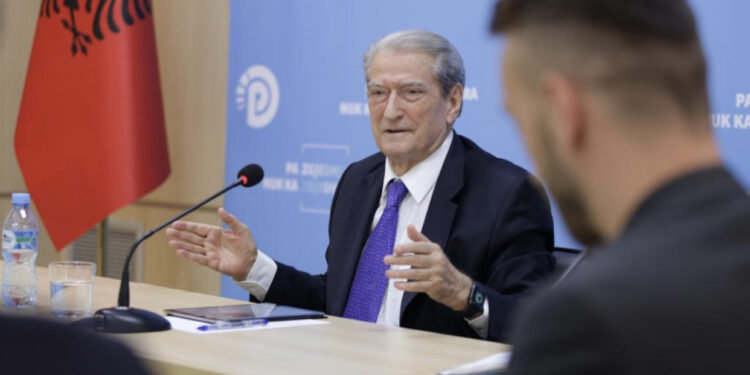 Berisha: KE të vijë në Tiranë! 850 mijë biseda të dekriptuara, pazaret me kriminelët