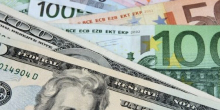 FOTO/ Dollari “gropë”, Euro në vendnumëro, njihuni me këmbimin valutor