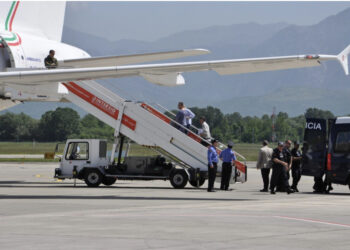 EMRI/ Ekstradohet nga Britania e Madhe 52 vjeçari i dënuar me 25 vjet burg për vrasje të dyfishtë