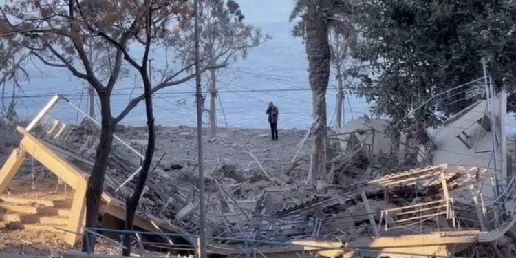 Shembet tarraca në Qerret, 2 persona nën rrënoja