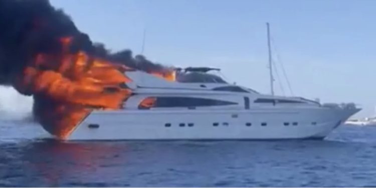 VIDEO/ Përfshihet nga flakët jahti luksoz në pronësi të ‘luanit’ të pokerit, pasagjerët vrapojnë për shpëtim