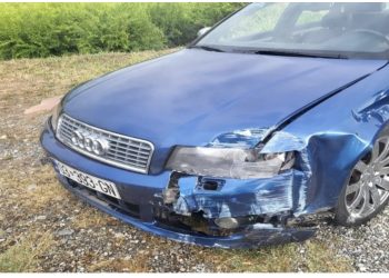 VIDEO/ Tentoi t’i përplaste me makinë, punonjësit e karburantit zhdëpin në dru 37-vjeçarin