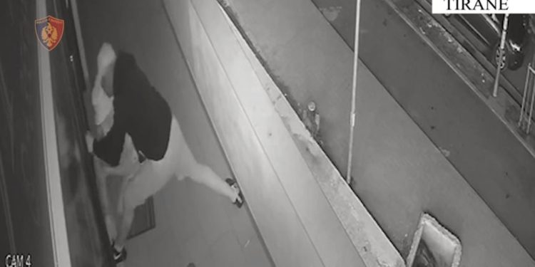 EMRAT/ Vodhën biznesin në Tiranë, pranga dy autorëve