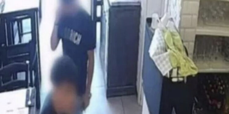 Si në Shqipëri! Italianët ikin pa paguar, babai: Do ta çoj djalin në punë falas