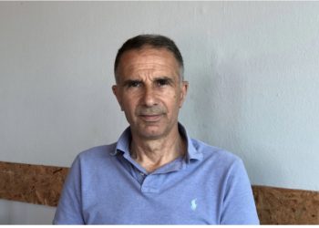 Videoskandali/ Banorët iu ankuan për plehrat, kryebashkiaku i PS-së i shan keq: Jeni k*rva, nuk i dua votat tuaja…