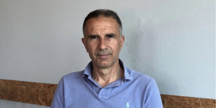 Videoskandali/ Banorët iu ankuan për plehrat, kryebashkiaku i PS-së i shan keq: Jeni k*rva, nuk i dua votat tuaja…