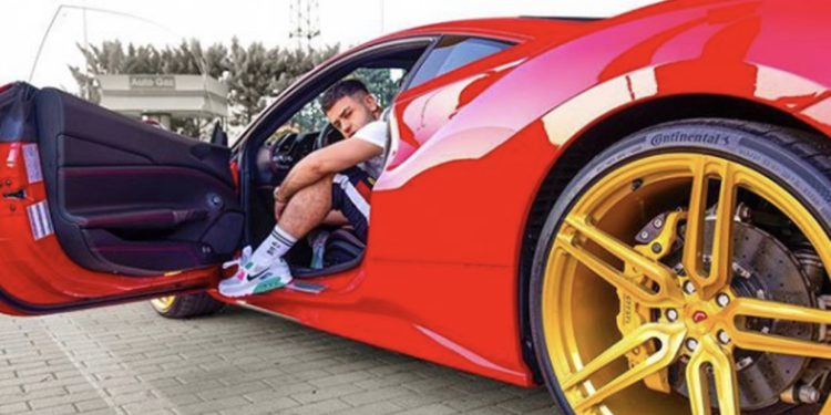 “Më pagoi 2 mijë euro”, vlonjati tregon emrin e këngëtarit që porositi djegien e “Ferrari-t” të Noizy-t