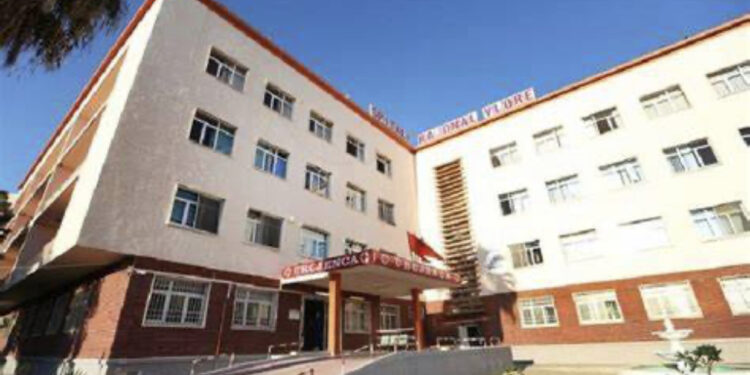 Helmohen 20 turistë në Vlorë, përfundojnë në spital