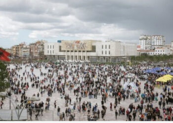 Këtë verë, popullsia e Shqipërisë arriti 3.6 milionë/ 1 në 8 njerëz me të cilët jemi shkëmbyer ka qenë i huaj