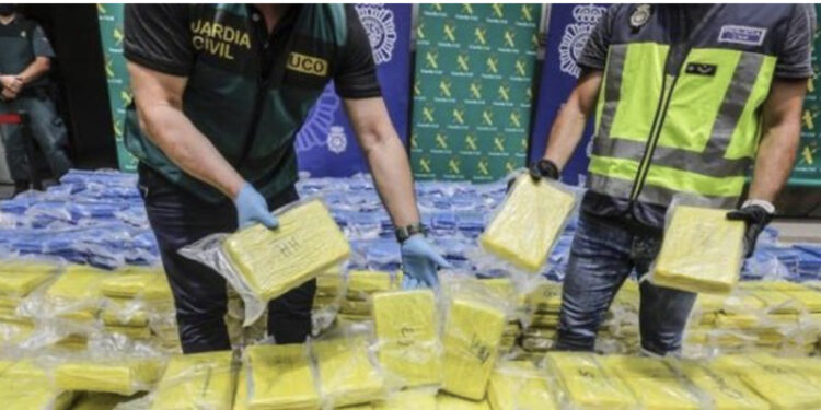 VIDEO/ Goditet “Karteli ballkanik” në Spanjë. Kapen 1.7 tonë kokainë, arrestohet një shqiptar “me njohuri të larta ushtarake”