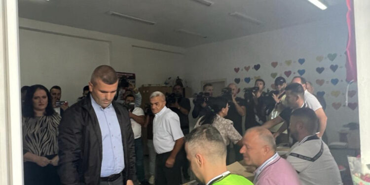 Zgjedhjet në Kukës, voton kandidati i PS