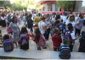 Nis sot viti i ri shkollor në Kosovë, problem furnizimi i nxënësve me libra