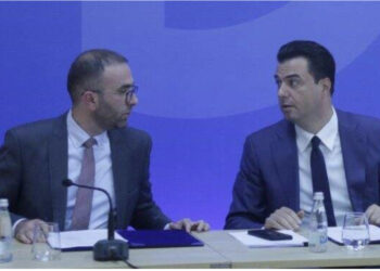 Basha i merr Bardhit postin e kreut të grupit dhe përjashton njerëzit e Berishës.